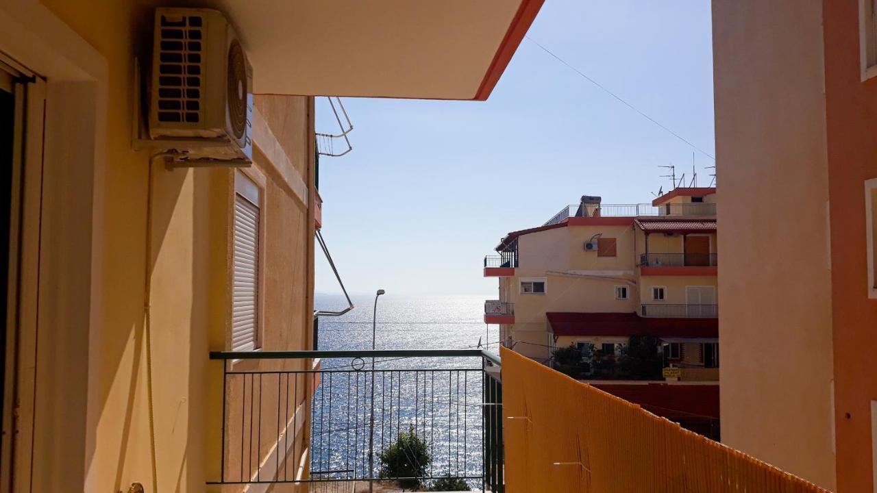 Hotel Sea Breeze Sarandë Buitenkant foto