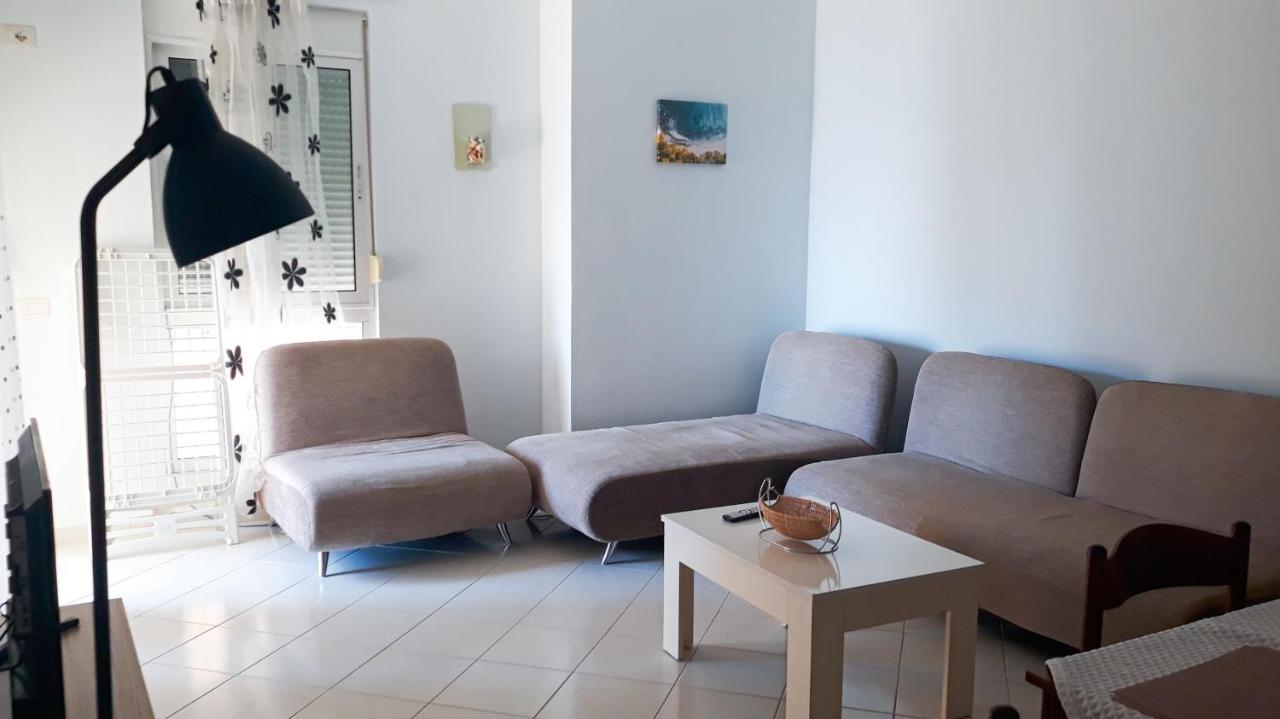 Hotel Sea Breeze Sarandë Buitenkant foto