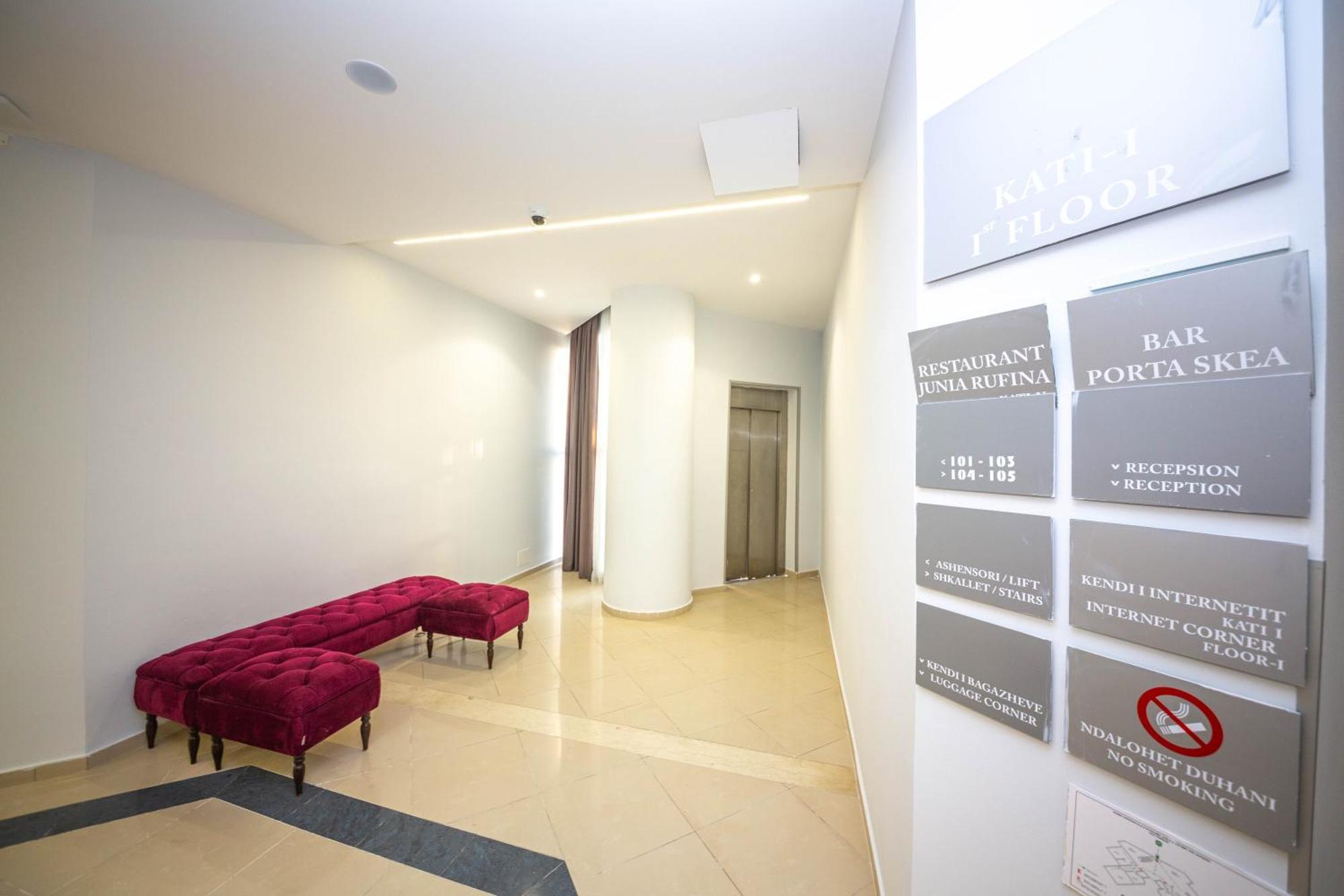 Hotel Sea Breeze Sarandë Buitenkant foto