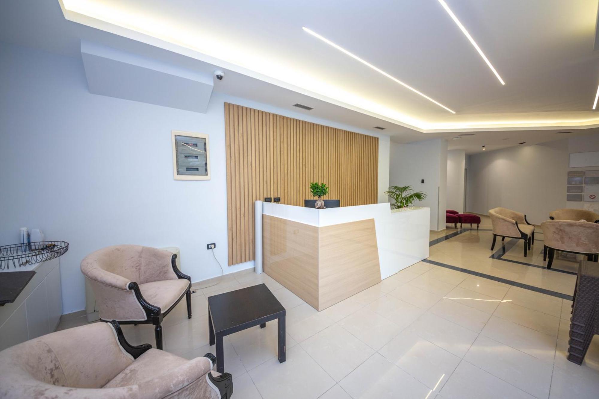Hotel Sea Breeze Sarandë Buitenkant foto