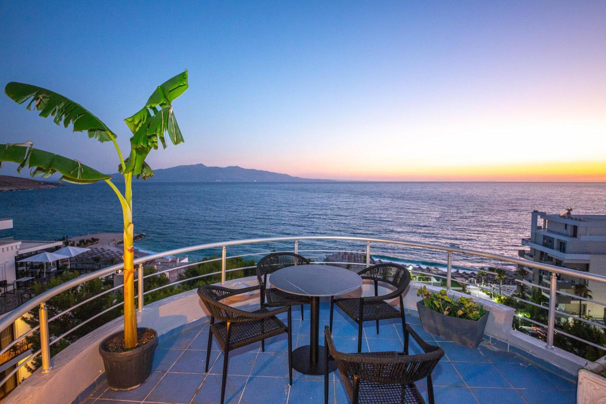 Hotel Sea Breeze Sarandë Buitenkant foto