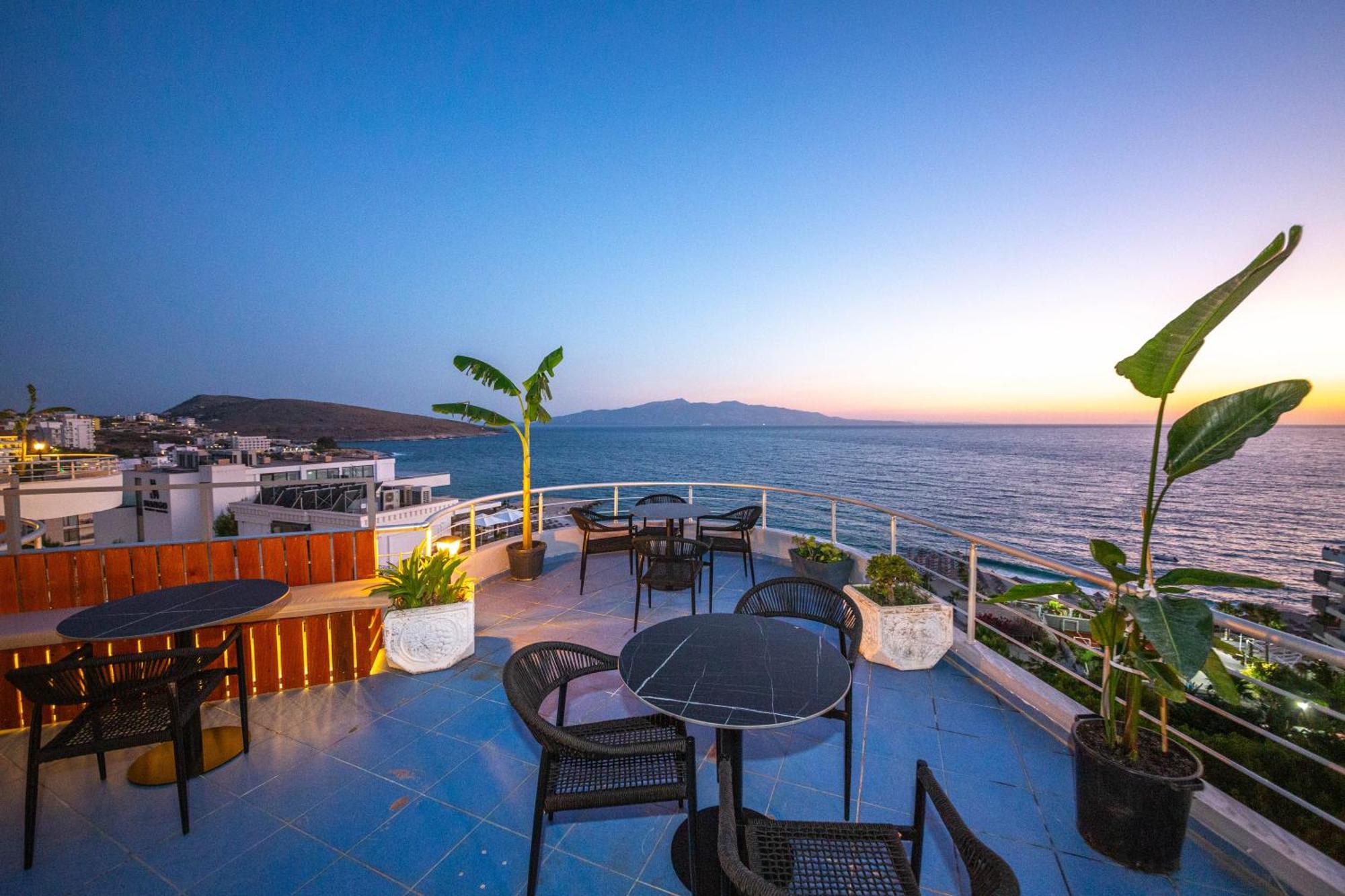 Hotel Sea Breeze Sarandë Buitenkant foto