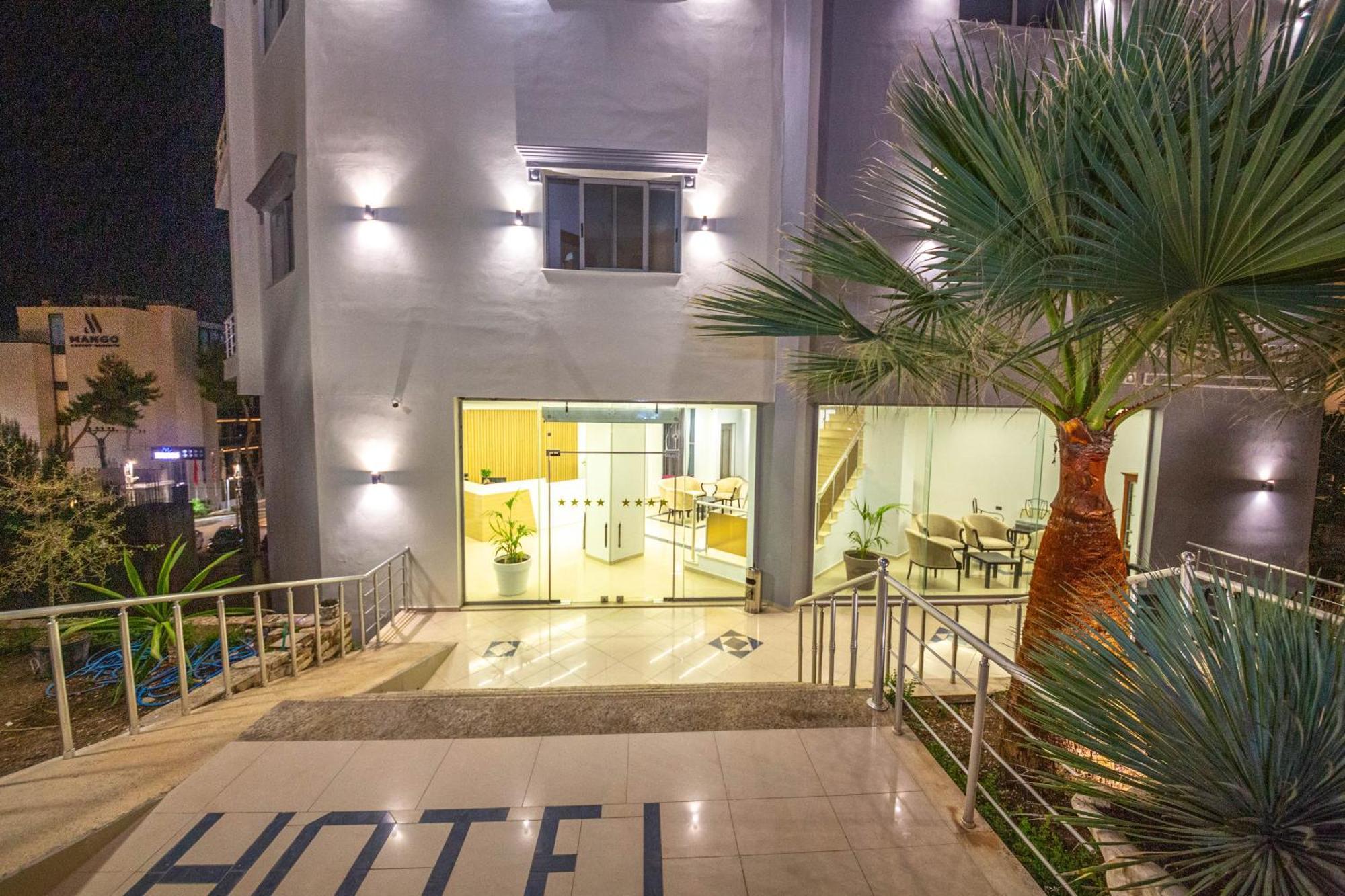 Hotel Sea Breeze Sarandë Buitenkant foto