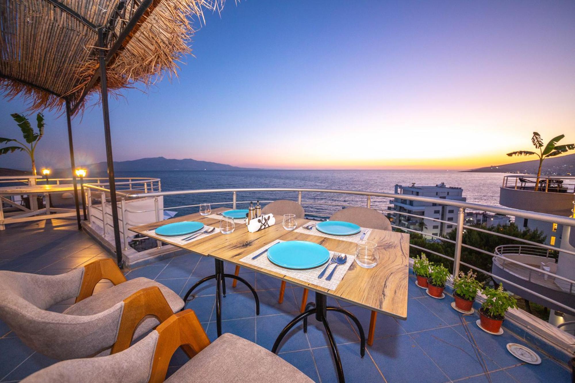 Hotel Sea Breeze Sarandë Buitenkant foto