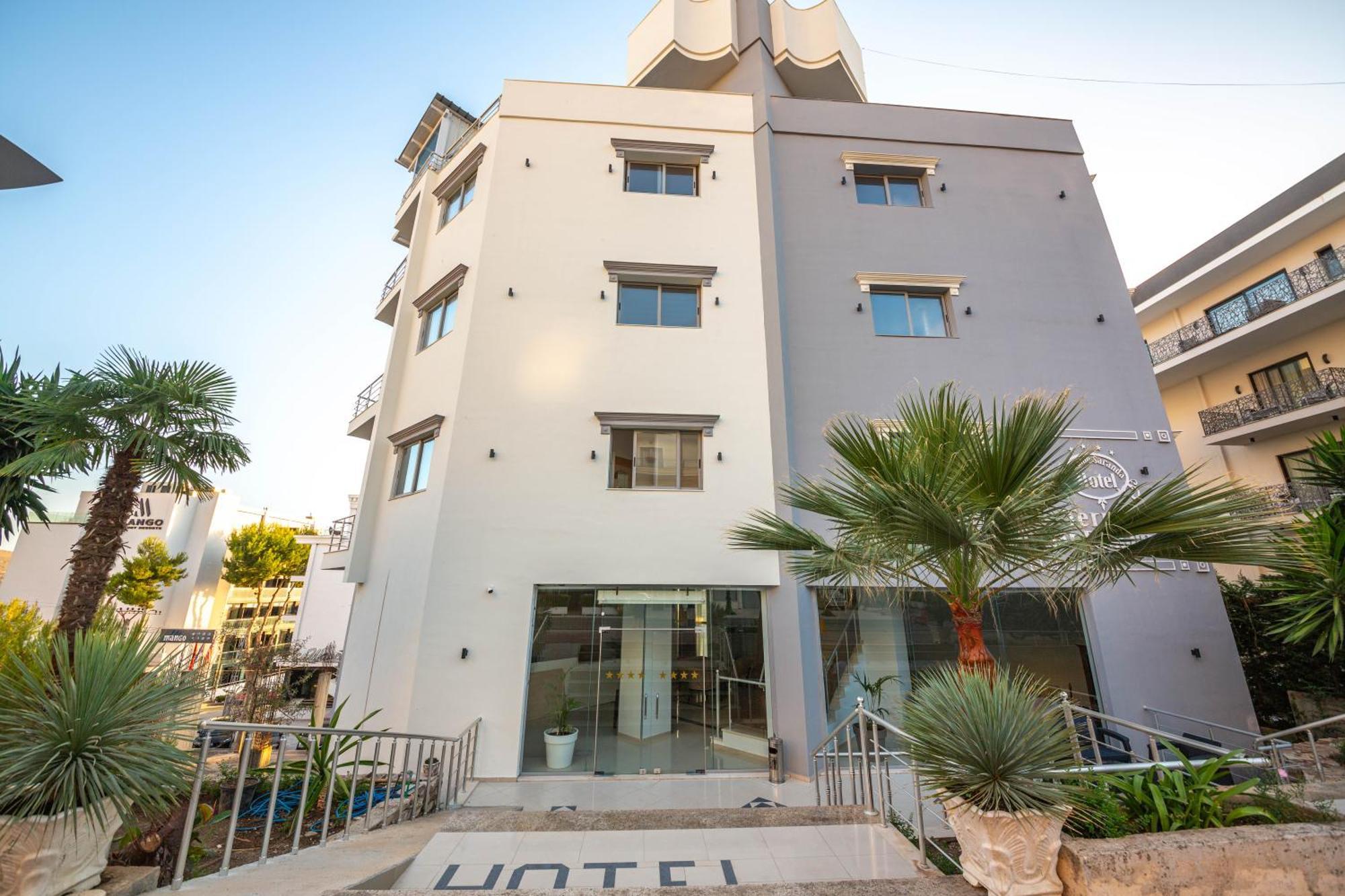 Hotel Sea Breeze Sarandë Buitenkant foto